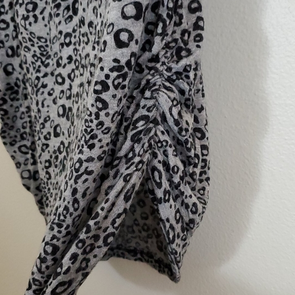 Robin's Nest Gray & Black Animal Print Maternity Top (Appears S/M Read Below) L - Picture 4 of 12